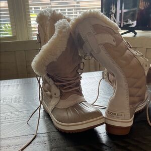 Sorel Women's Cream Winter Boots